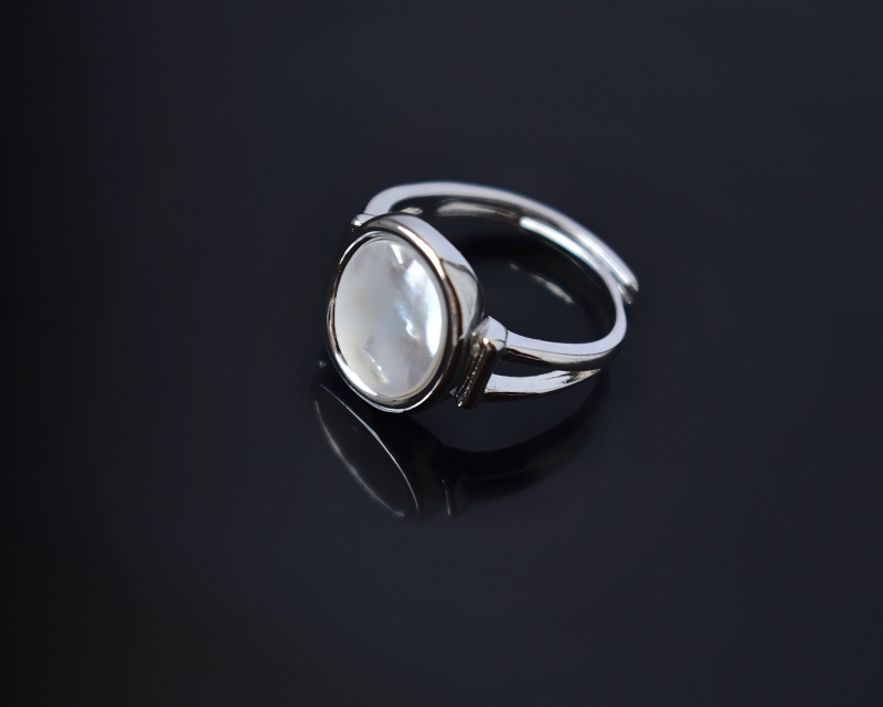 Кольцо безразмерное цвет серебро вставка натуральный перламутр Серебро