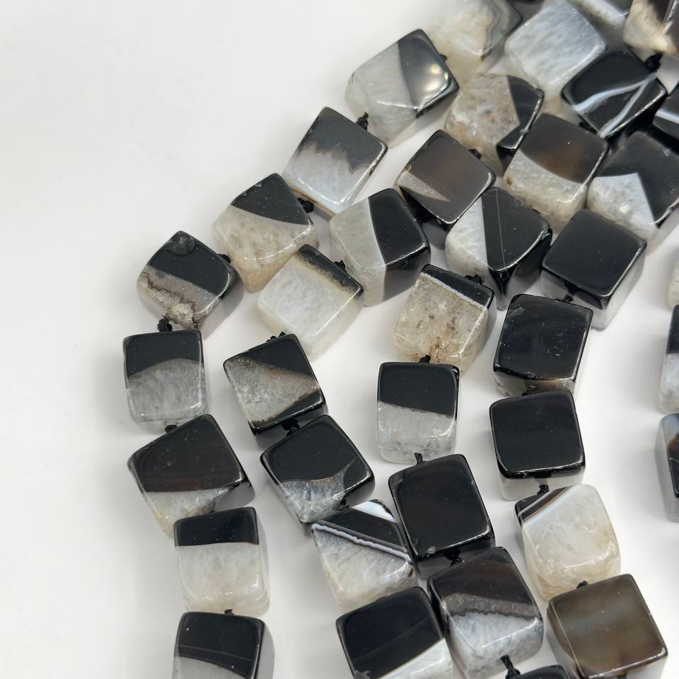 Агат размер 15*16мм натуральный тонированный камень